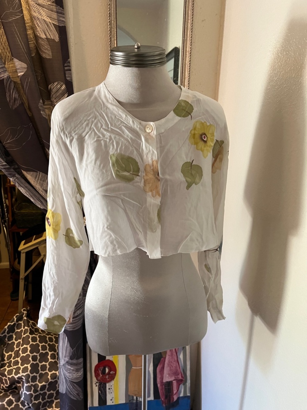Women’s White Floral Button-Front Crop Top Sheer Wind River Trading